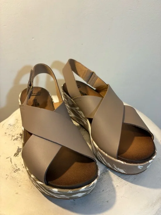 Taupe Clarks Stasha Hale Leather Wedge Velcro Strap Platform Aztec Sandals 8.5 - Picture 5 of 8